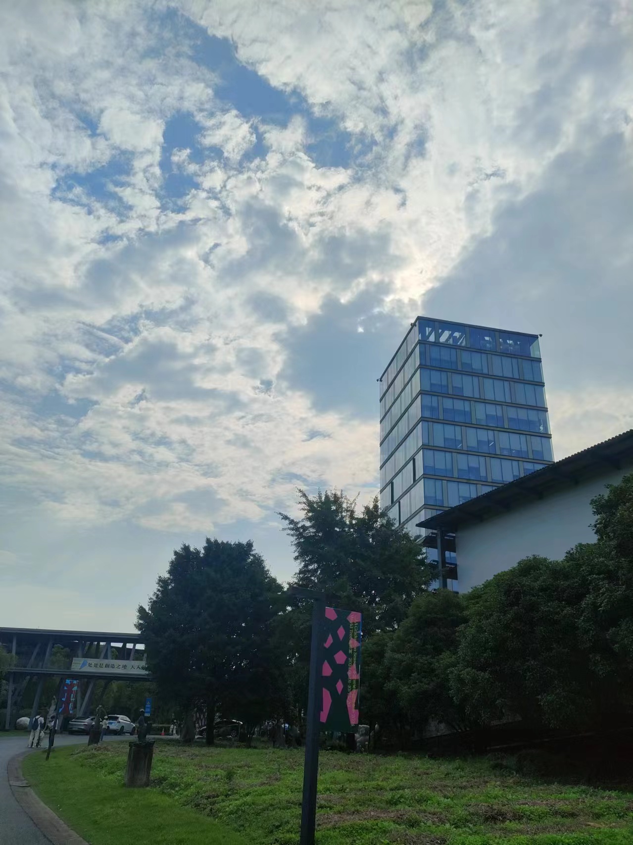 imgs/01e9621361cee77707552c6eb3746a4.jpg|120